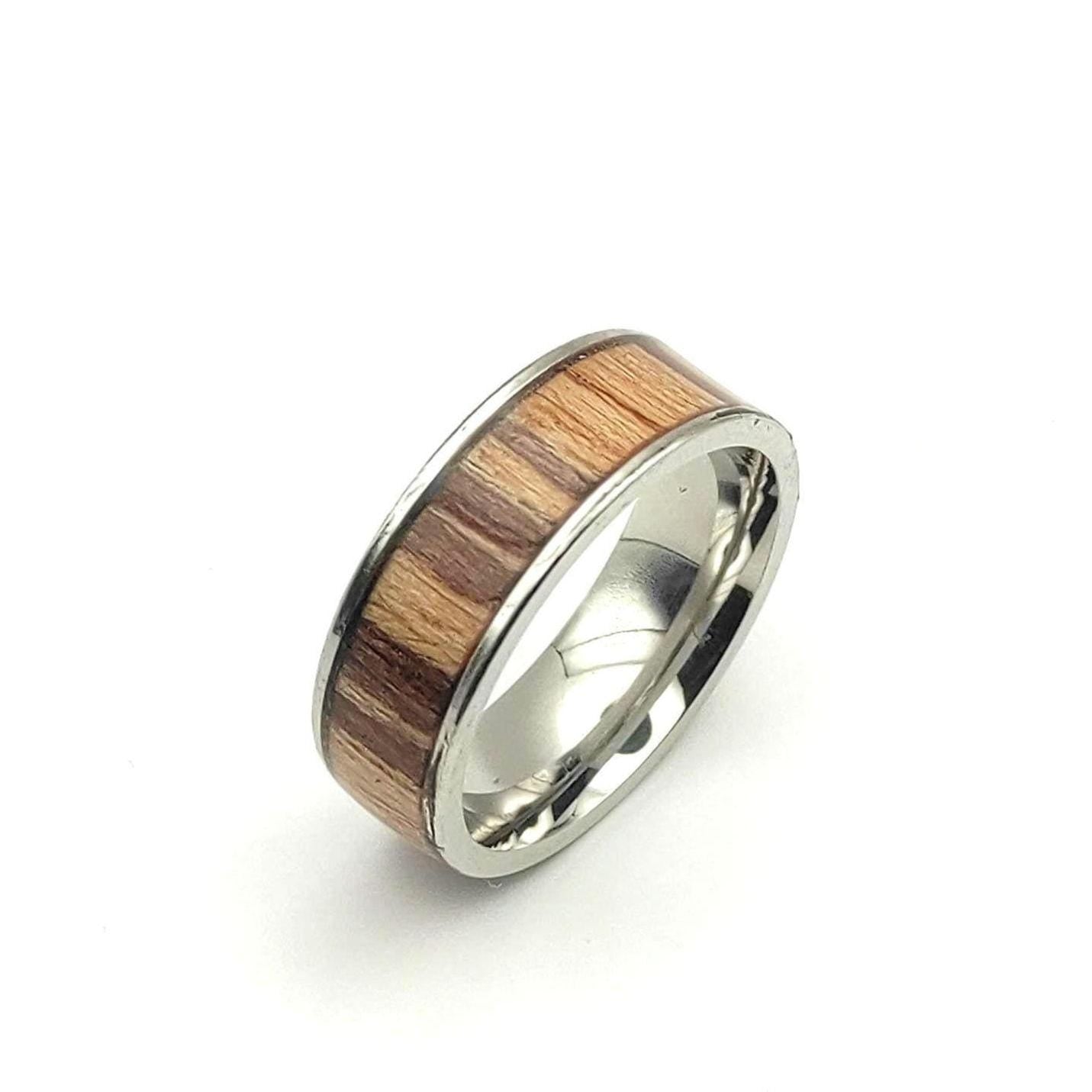 Męski pierścionek stal chirurgiczna + wstawka drewna Zebrano – unikalny design handmade - WoodRingsByJet