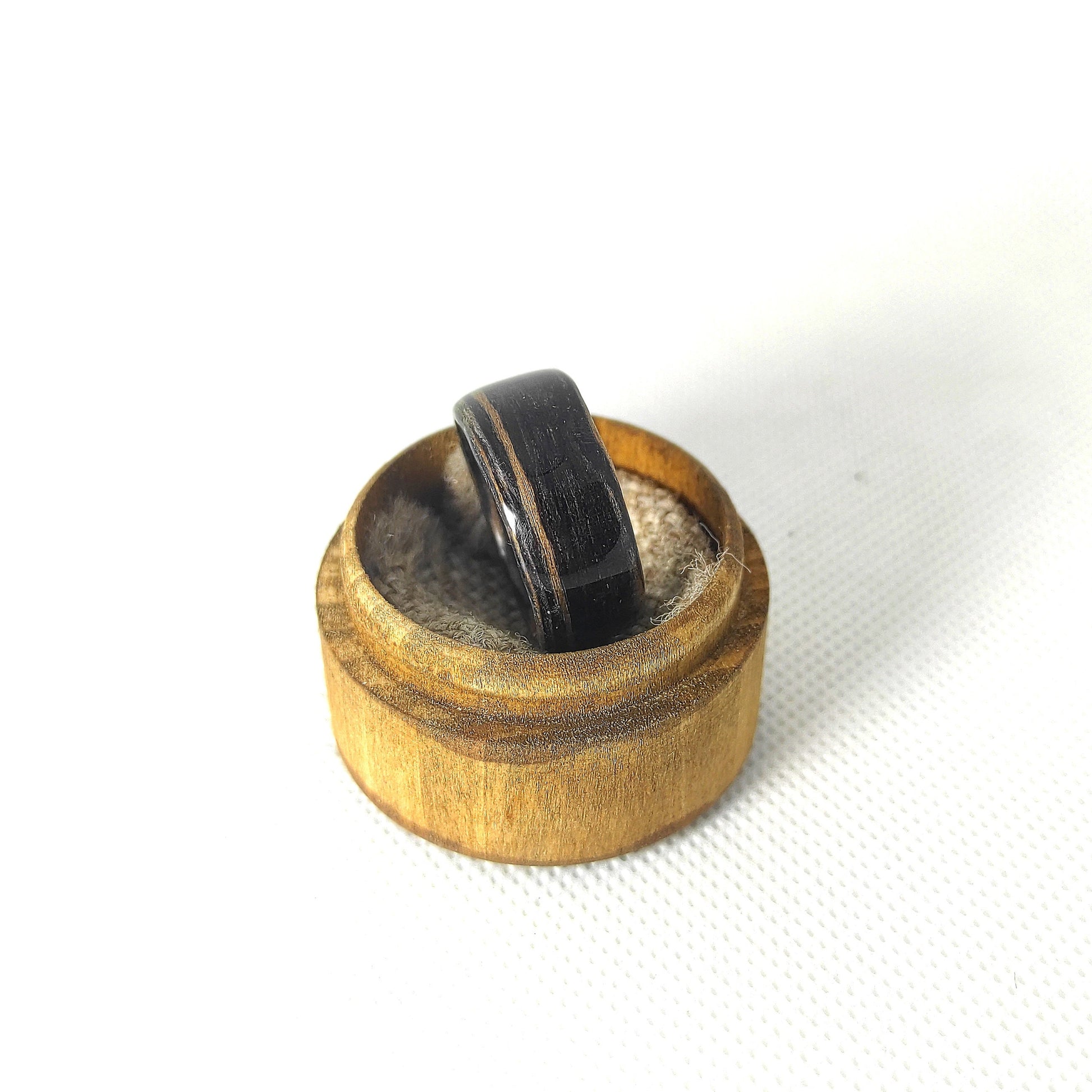 Zebrawood – ręcznie robiona obrączka unisex z drewna, minimalistyczny pierścionek - WoodRingsByJet