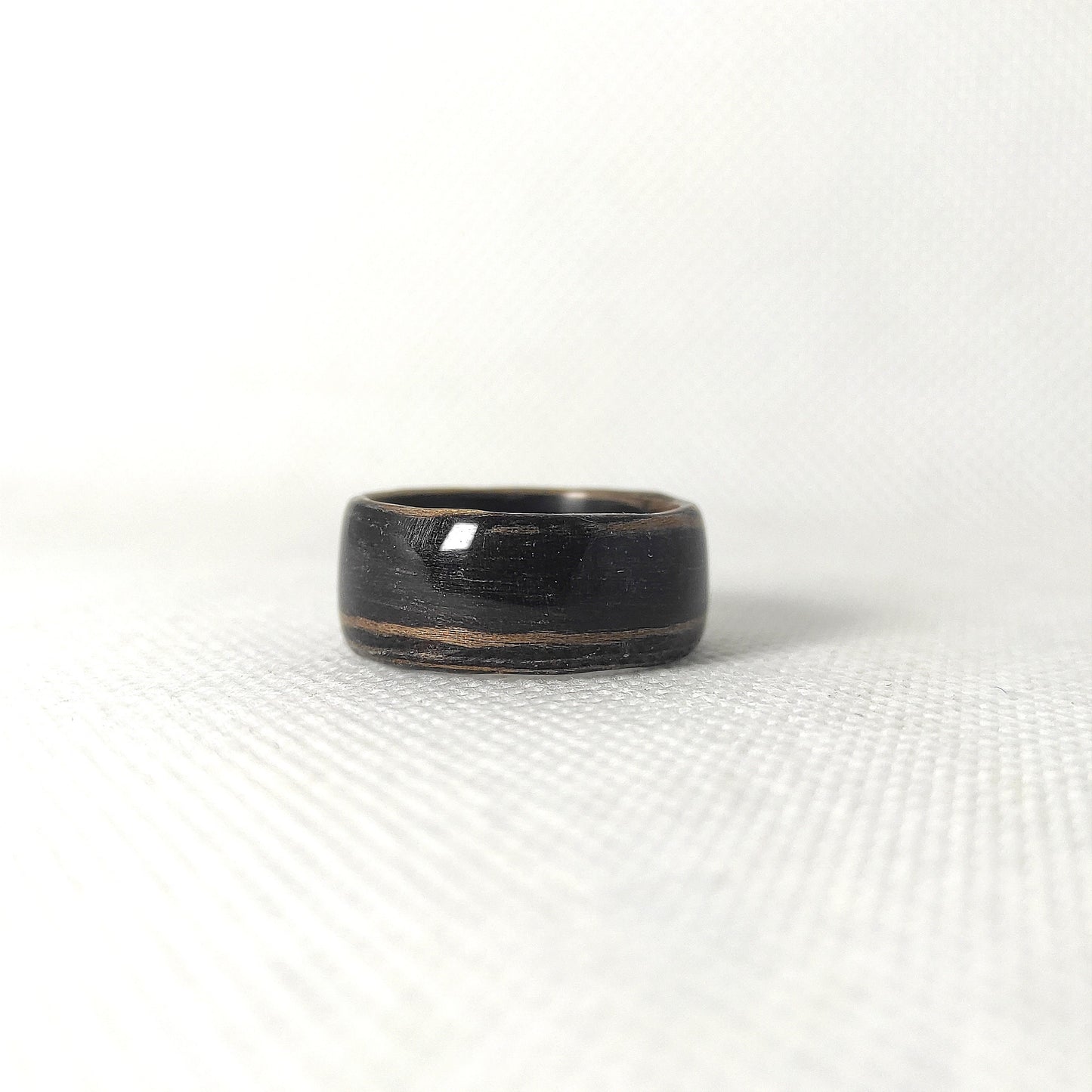 Zebrawood – ręcznie robiona obrączka unisex z drewna, minimalistyczny pierścionek - WoodRingsByJet