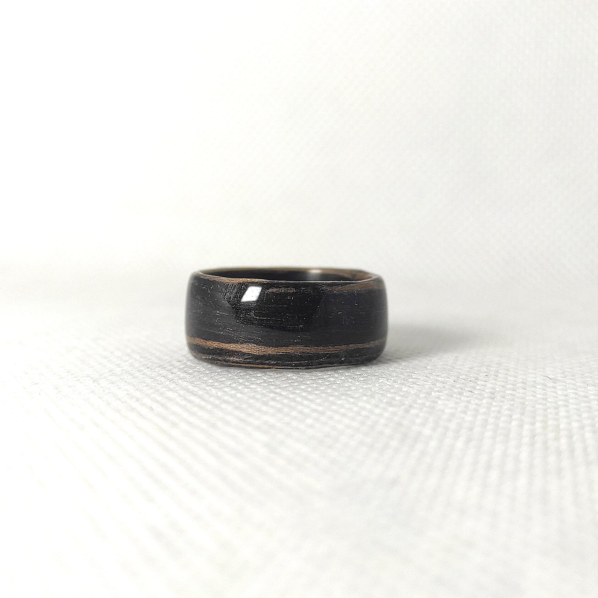 Zebrawood – ręcznie robiona obrączka unisex z drewna, minimalistyczny pierścionek - WoodRingsByJet