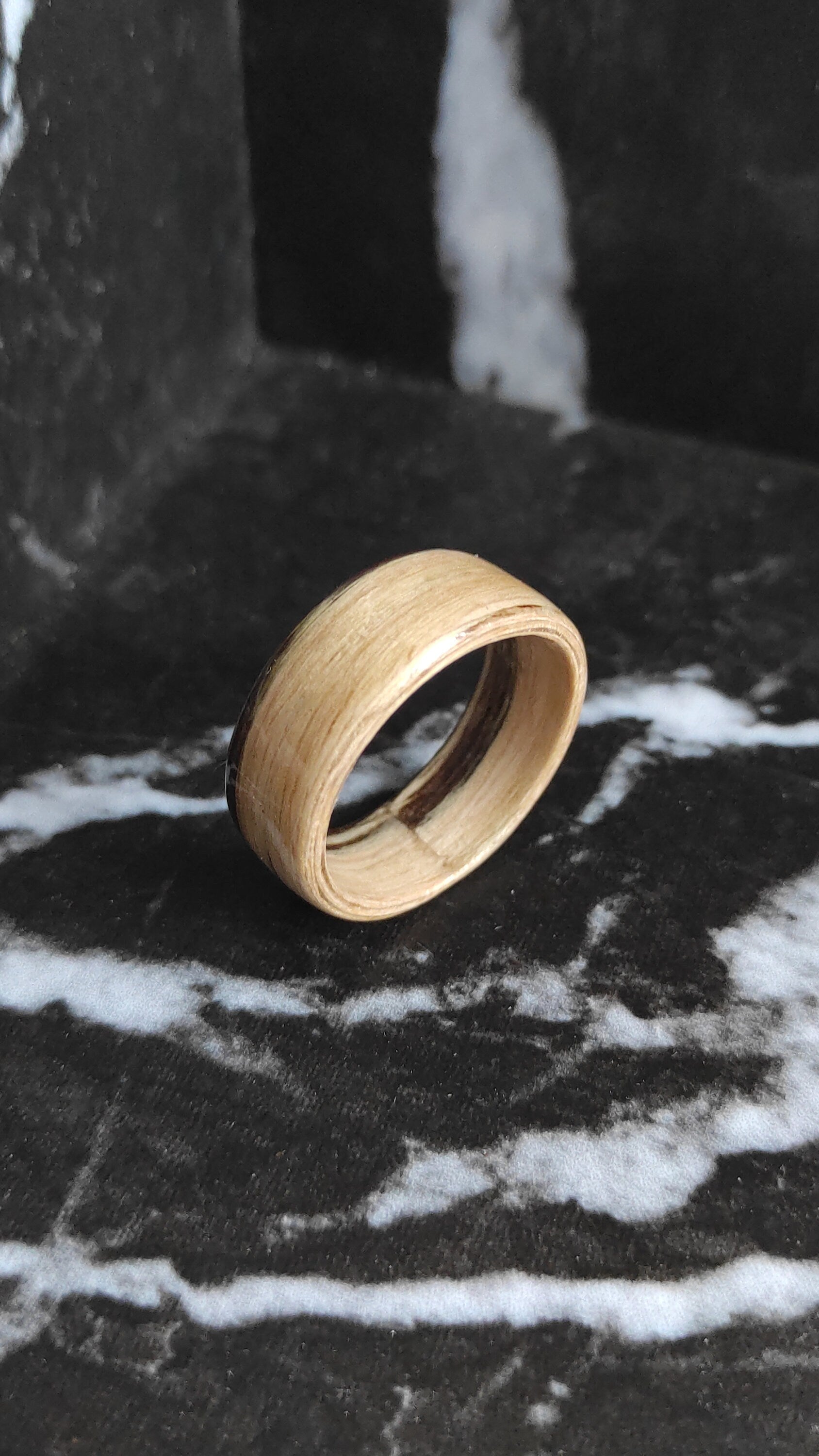 Zebrano — ręcznie wykonana obrączka drewniana (Bentwood) | wodoodporna, uniseks, spersonalizowana - WoodRingsByJet