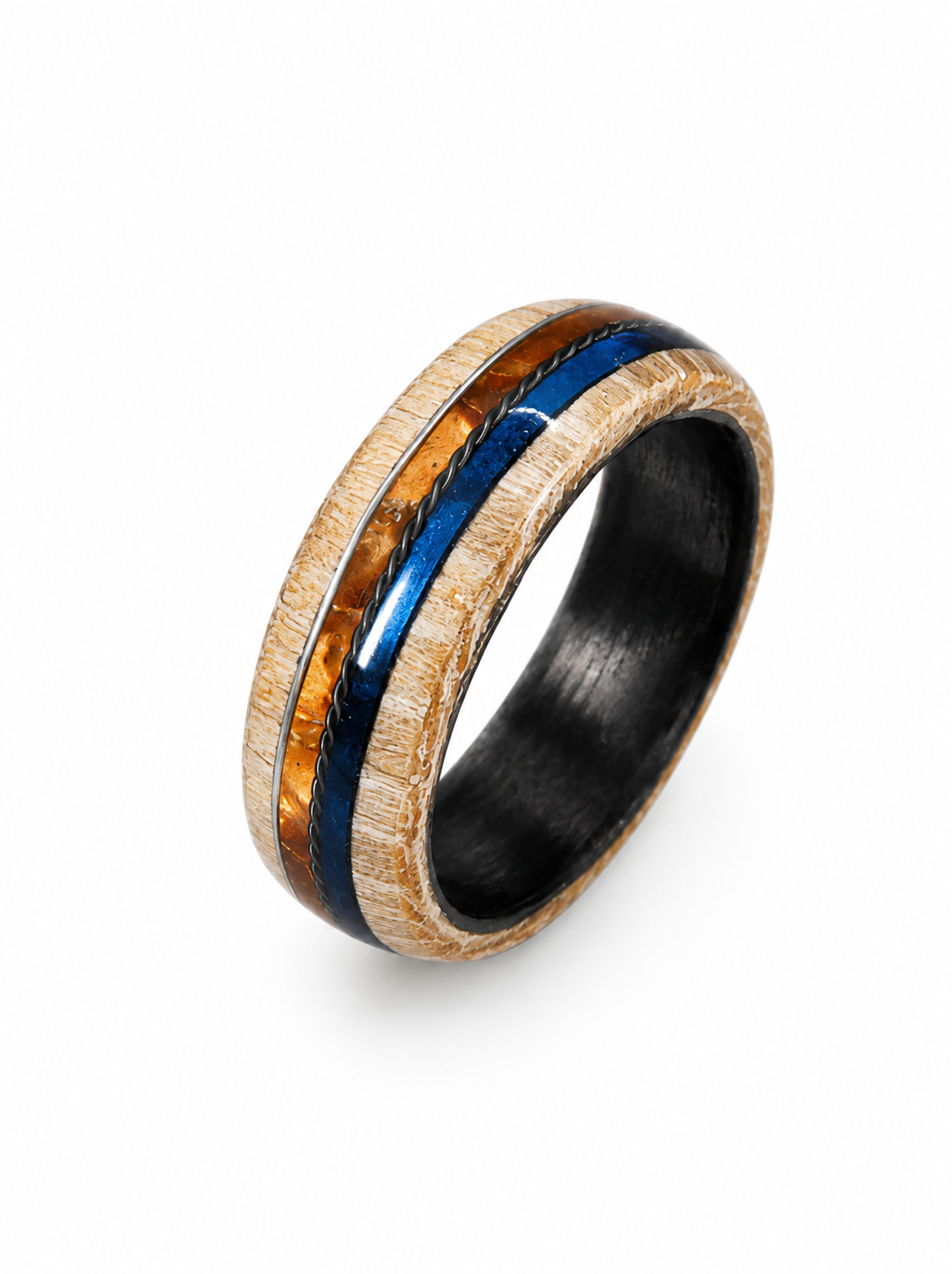 Bursztynowy Horyzont – pierścionek z wiązu i hebanu