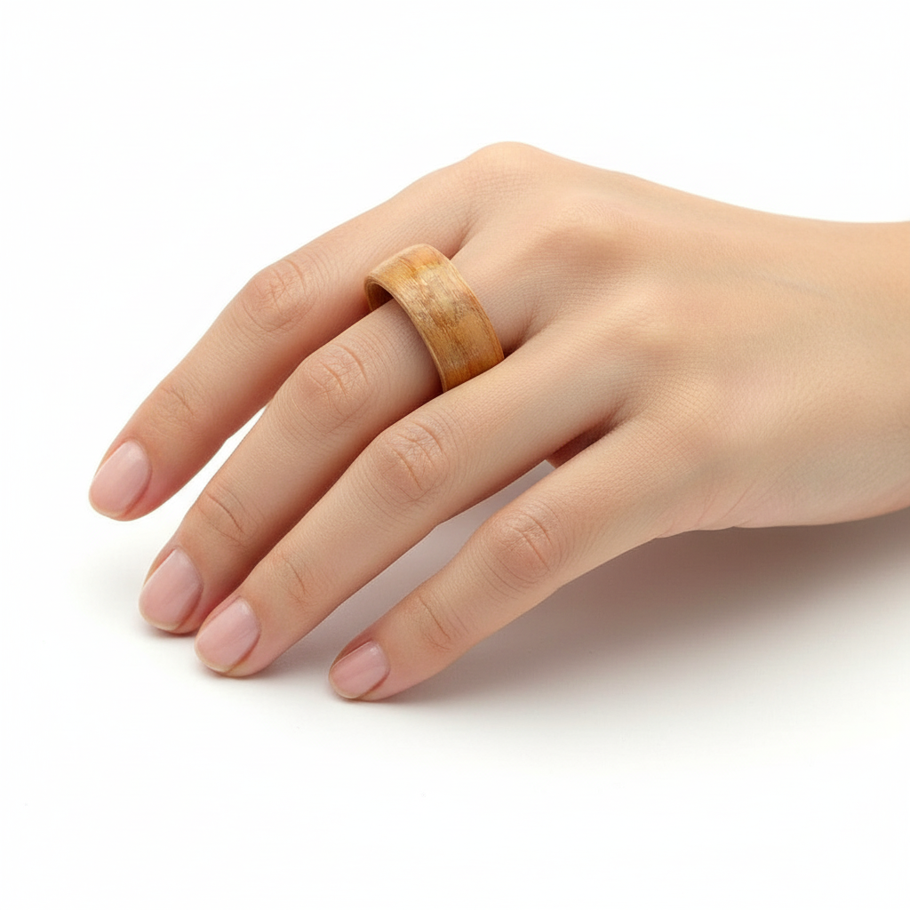 Drewniany pierścionek wiśnia – minimalistyczna obrączka