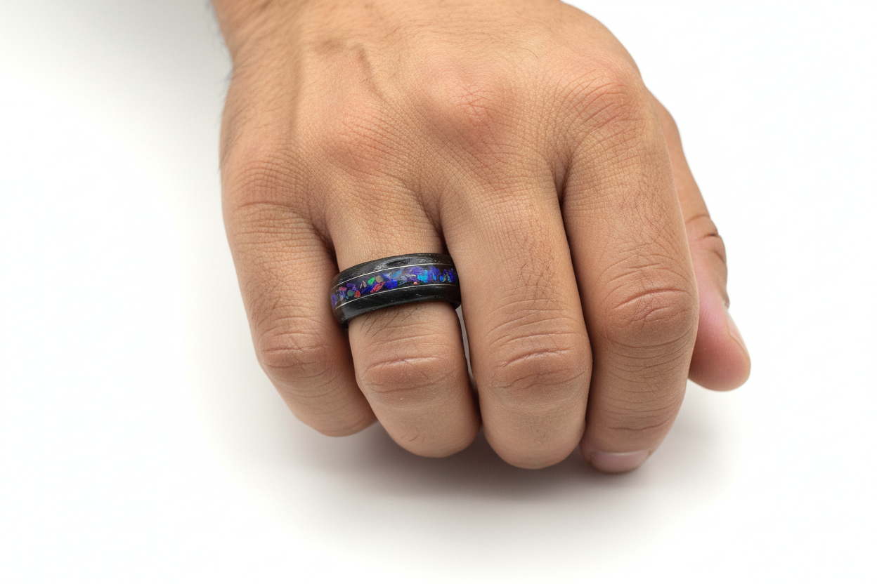 drewniany pierścionek z opalem midnight z dębu czarno srebrnego handmade